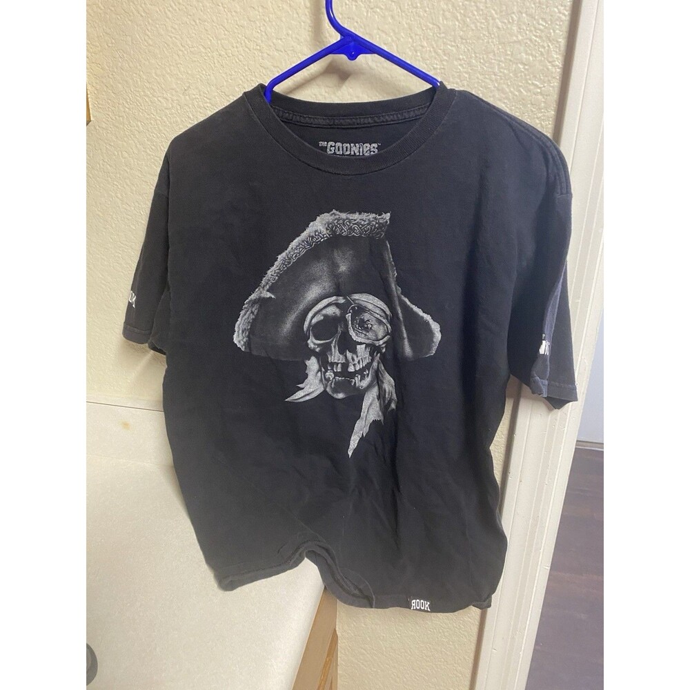Goonies Never Say Die Rook Pirate Skull T-shirt Men Adult Medium Black Graphic